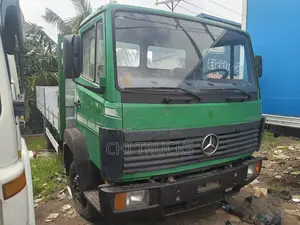 Mercedes Benz 814 German Truck 2004 Green