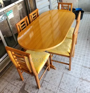 Standard Polished Wooden 6 Seaters Dining