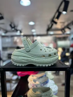 Mega Crush Feminine Crocs