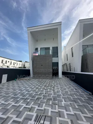 5bdrm Duplex in Chevron for sale