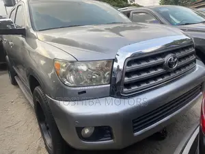 Toyota Sequoia Platinum 4dr SUV (5.7L 8cyl 6A) 2012 Silver