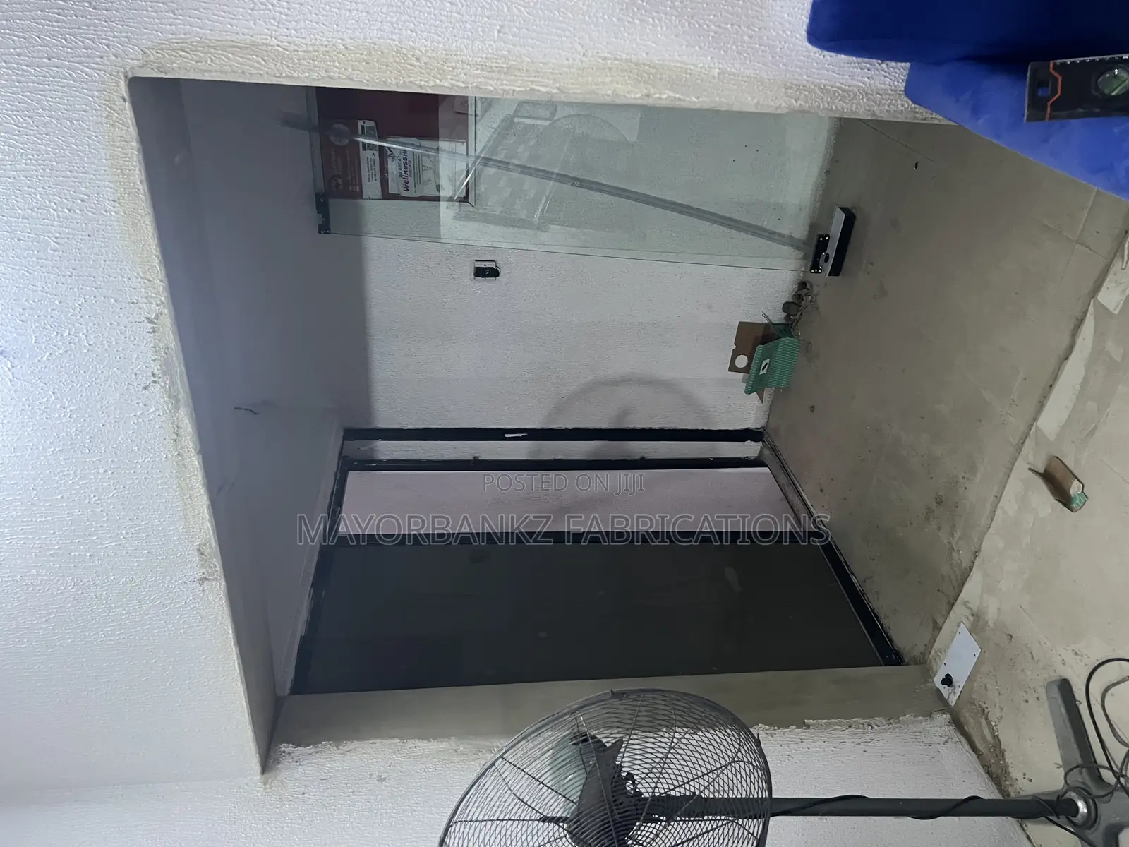 Frameless Door