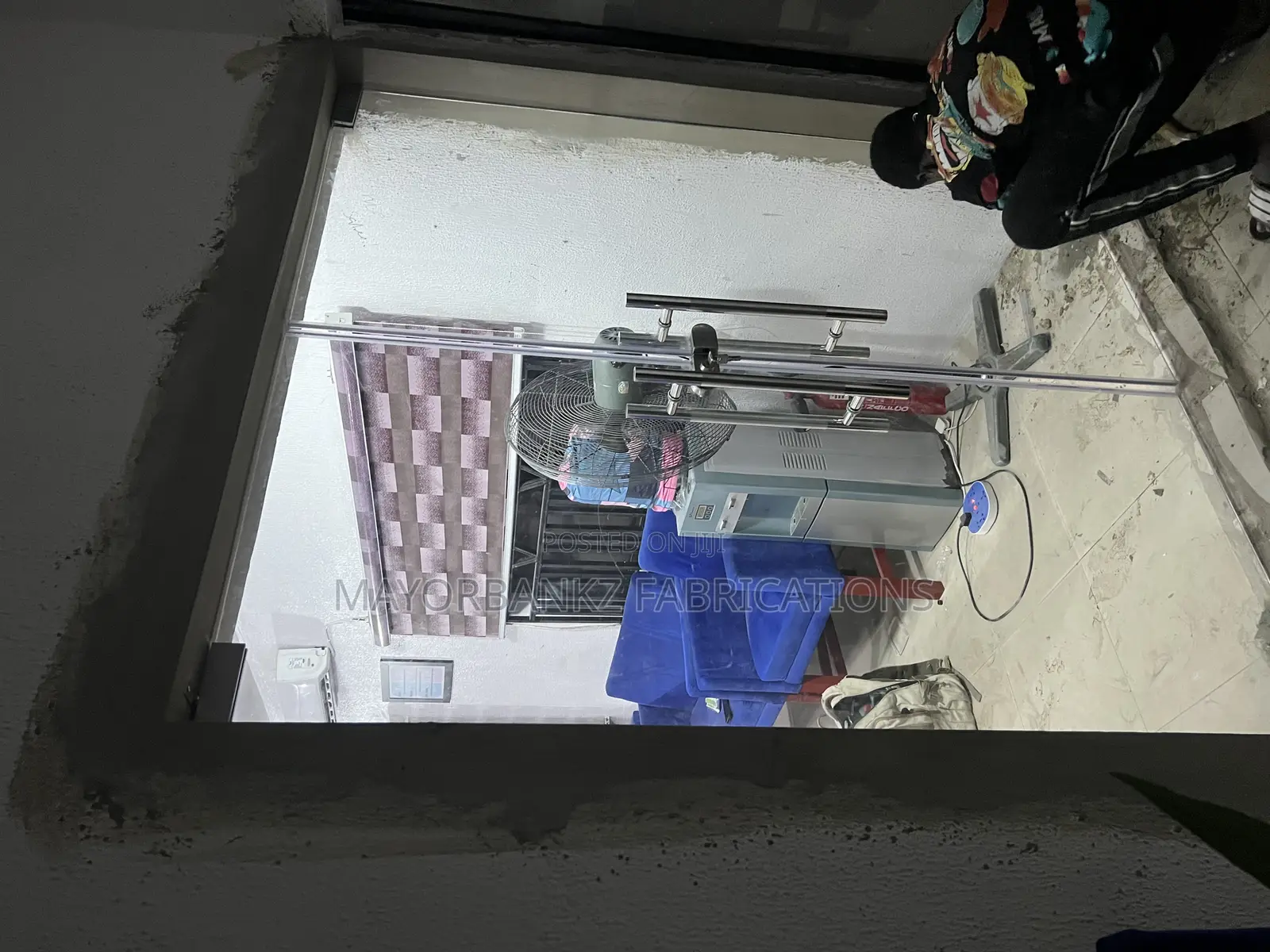Frameless Door