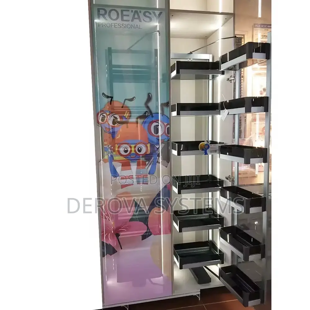 Kitchen Pantry With Complete Accessories