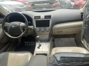Toyota Camry LE 4dr Sedan (2.4L 4cyl 5A) 2009 Gold