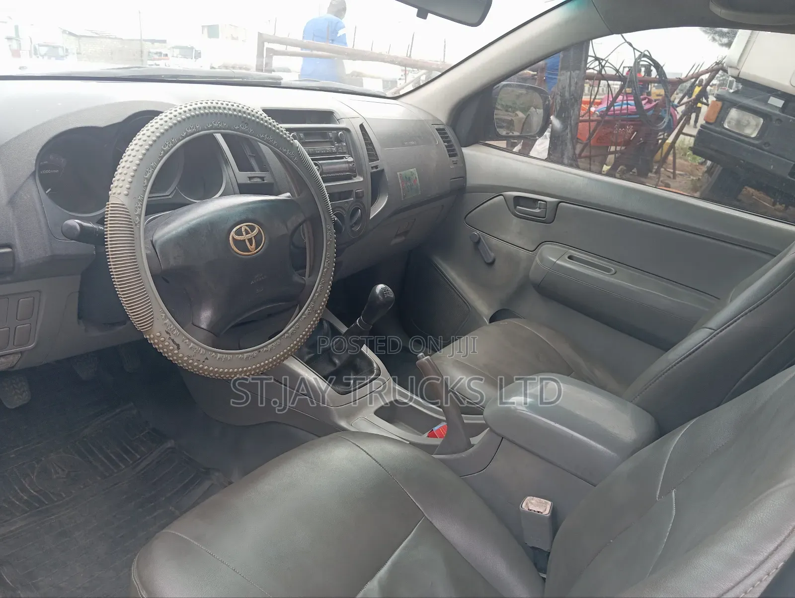 Toyota HiAce 2012 White