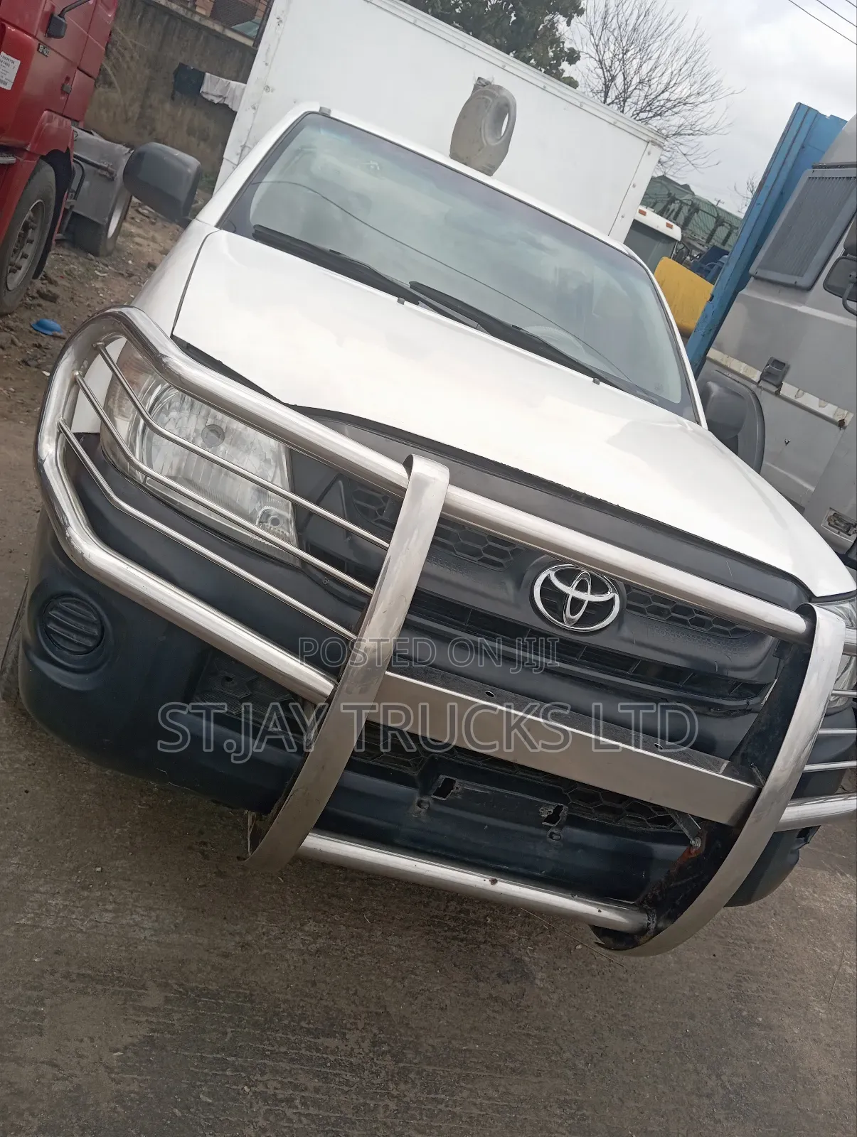 Toyota HiAce 2012 White