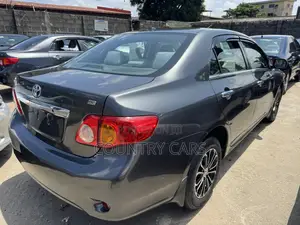 Toyota Corolla LE 4dr Sedan (1.8L 4cyl 4A) 2010 Gray