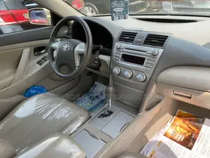 Toyota Camry LE 4dr Sedan (2.5L 4cyl 6AM) 2010 Gold