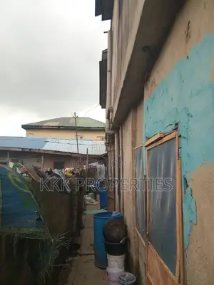 6bdrm Apartment in Obanta, Mile 12 for sale