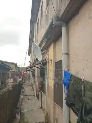 6bdrm Apartment in Obanta, Mile 12 for sale