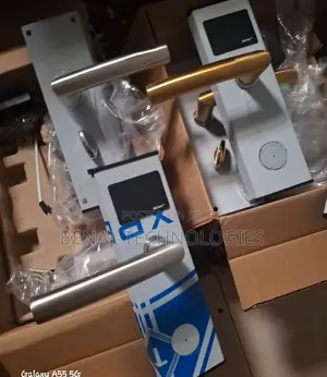 Software-Supported Hotel Card Locks for Seamless Check-In