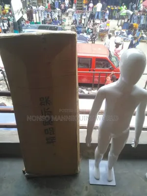 Glossy White Unisex Kiɗs Mannequin
