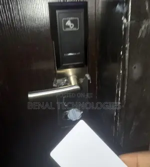Hotel Check‐In Intelligence:Card Locks Wit Software Guidance