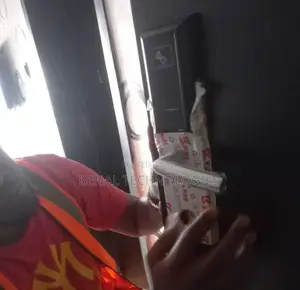 Hotel Card-Access System With Intricate Locks+Software Logic