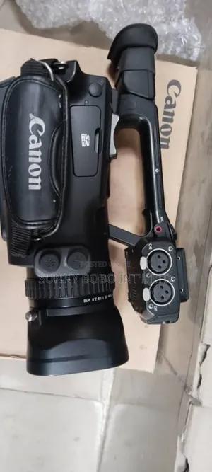 Canon Xf105