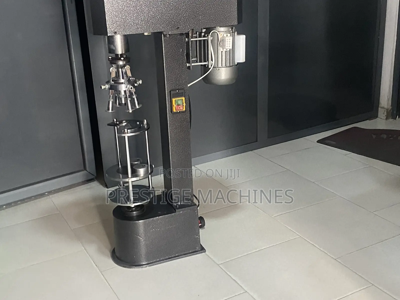 Capping Machine Bottle Locking and Capping Machine