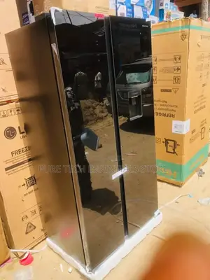 New Hisense Side by Side Refrigerator and Dispenser (Black Glass Front