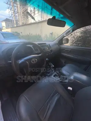 Toyota Hilux 2010 White