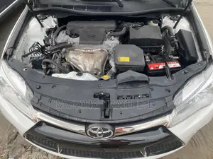 Toyota Camry SE 4dr Sedan (2.5L 4cyl 6A) 2016 White
