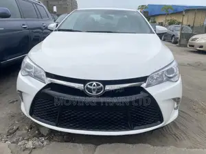 Toyota Camry SE 4dr Sedan (2.5L 4cyl 6A) 2016 White