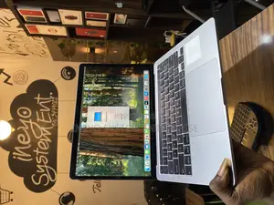 Laptop Apple MacBook Pro 2020 16GB Intel Core I7 SSD 1T