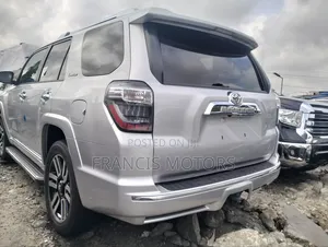 Toyota 4-Runner Limited 4dr SUV 4WD (4.0L 6cyl 5A) 2015 Silver