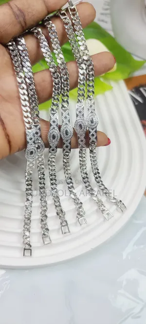 Silver Beautiful Hand Chain (Slim Wrist)