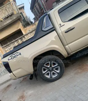 Complete Booth Cover Toyota Tacoma 2018 Available+=