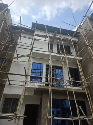 4bdrm Townhouse/Terrace in Ogba Gra