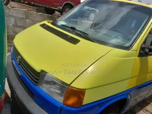 Volkswagen Transporter 2004 Yellow