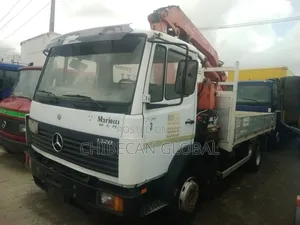 1320 Pickup Truck With 4 Tons Hiab Crane (Foreign Used)