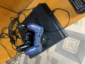 Playstion 4 Slim