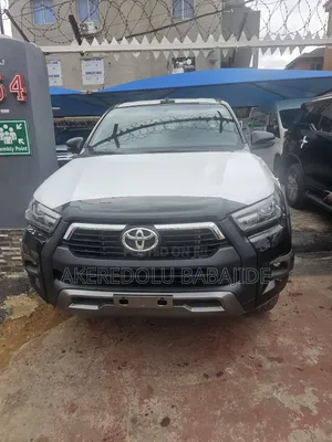 New Toyota Hilux 2024 Black