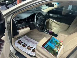 Toyota Camry XLE 4dr Sedan (3.5L 6cyl 6A) 2014 Gold