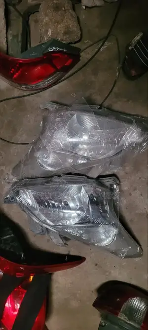 Headlight Toyota Avanza 2012