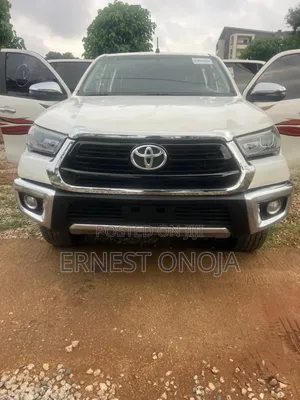 Toyota Hilux 2023 White