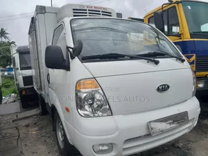 Kia Granbird 2015 White