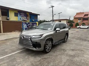 Lexus LX 2023 Silver