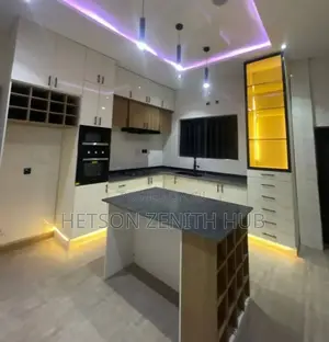 Modern Kitchen Set Up