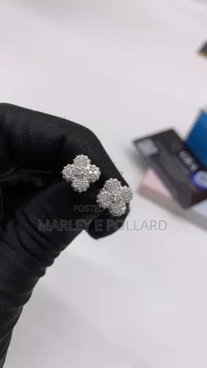 Flower Shaped Vvs1 Moissanite Sterling Silver Earrings