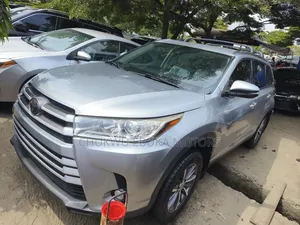 Toyota Highlander XLE 2019 Silver