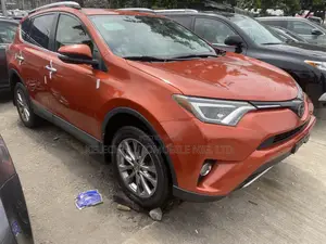 Toyota RAV4 Limited AWD (2.5L 4cyl 6A) 2017 Orange