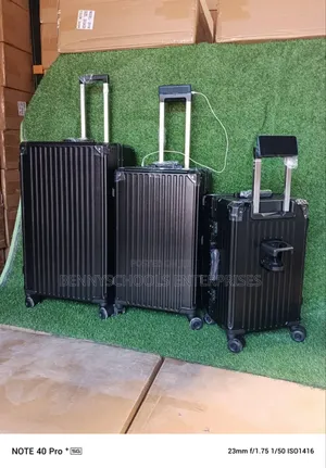Set of 3 Extra Large Sizes Aluminium Travelling Luggage Boxs