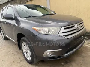 Toyota Highlander SE 2012 Gray