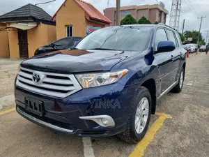 Toyota Highlander SE 2012 Blue