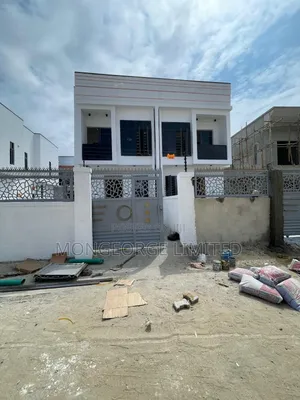 3bdrm Duplex in Ikota for sale
