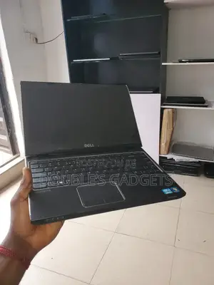 Laptop Dell Vostro 3300 4GB Intel Core I5 HDD 320GB