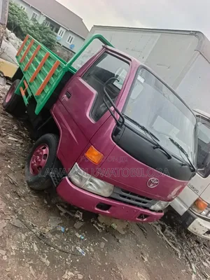 Used Toyota Dyna Six Tyres 2rz Petrol Engine 1998