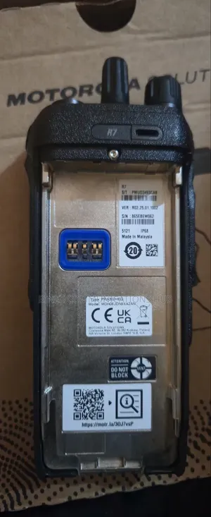 Mototrbo R7 VHF Walkie Talkie
